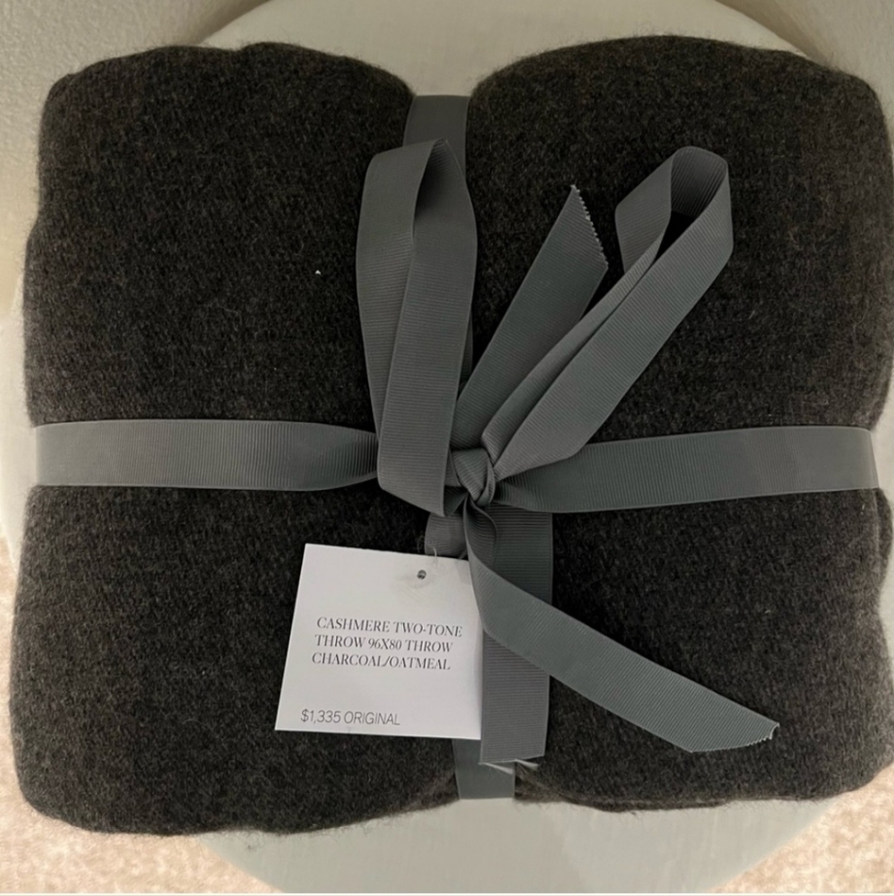 RH CASHMERE TWO-TONE THROW 96x80 CHARCOAL OATMEAL - Picture 3 of 3